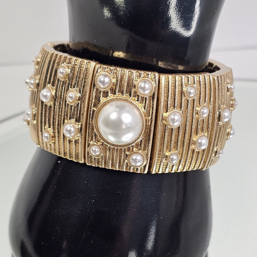 PARK LANE Shea Bracelet In Very Good Condition Gold Tone With Faux Pearls One SZ